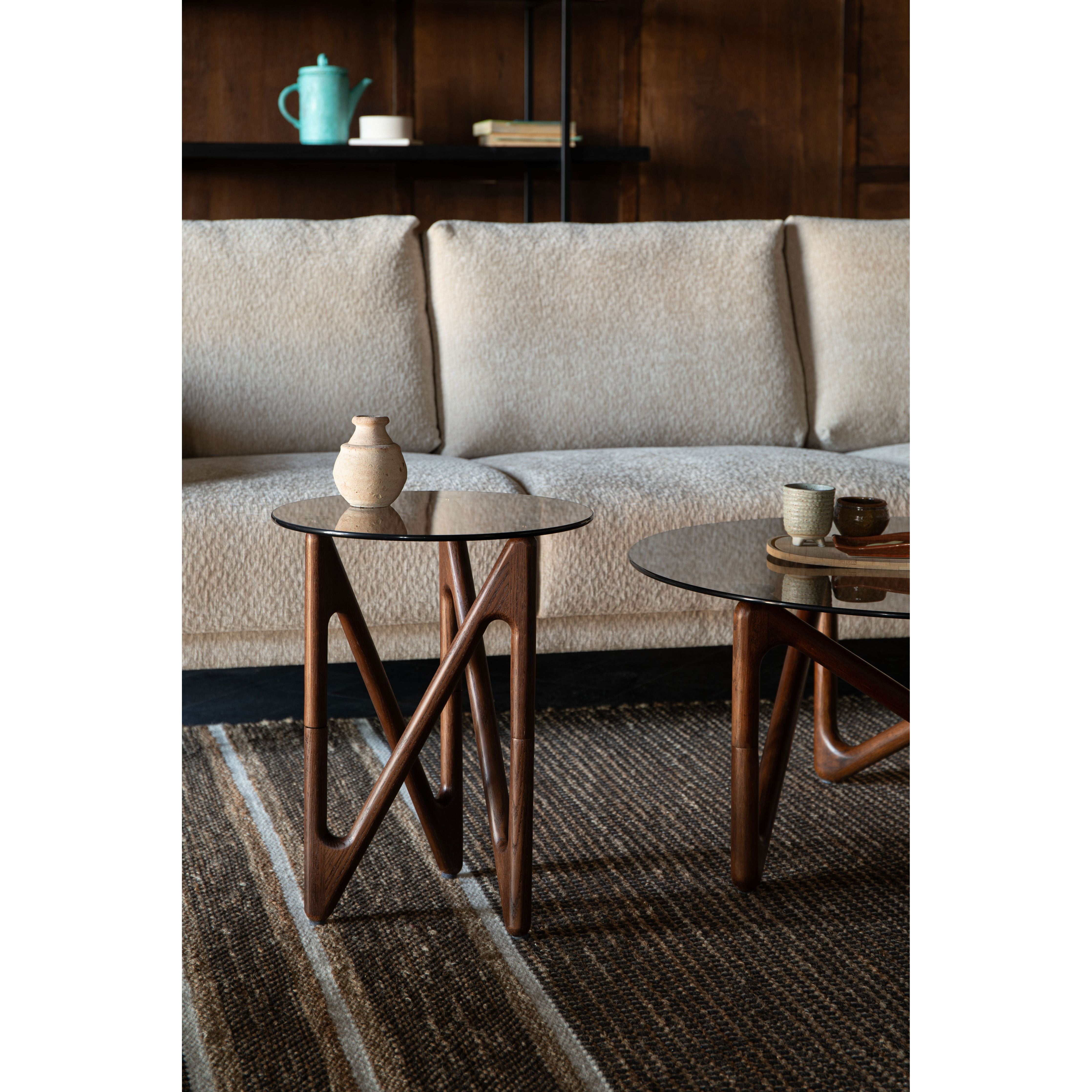 Sidetable naia walnut