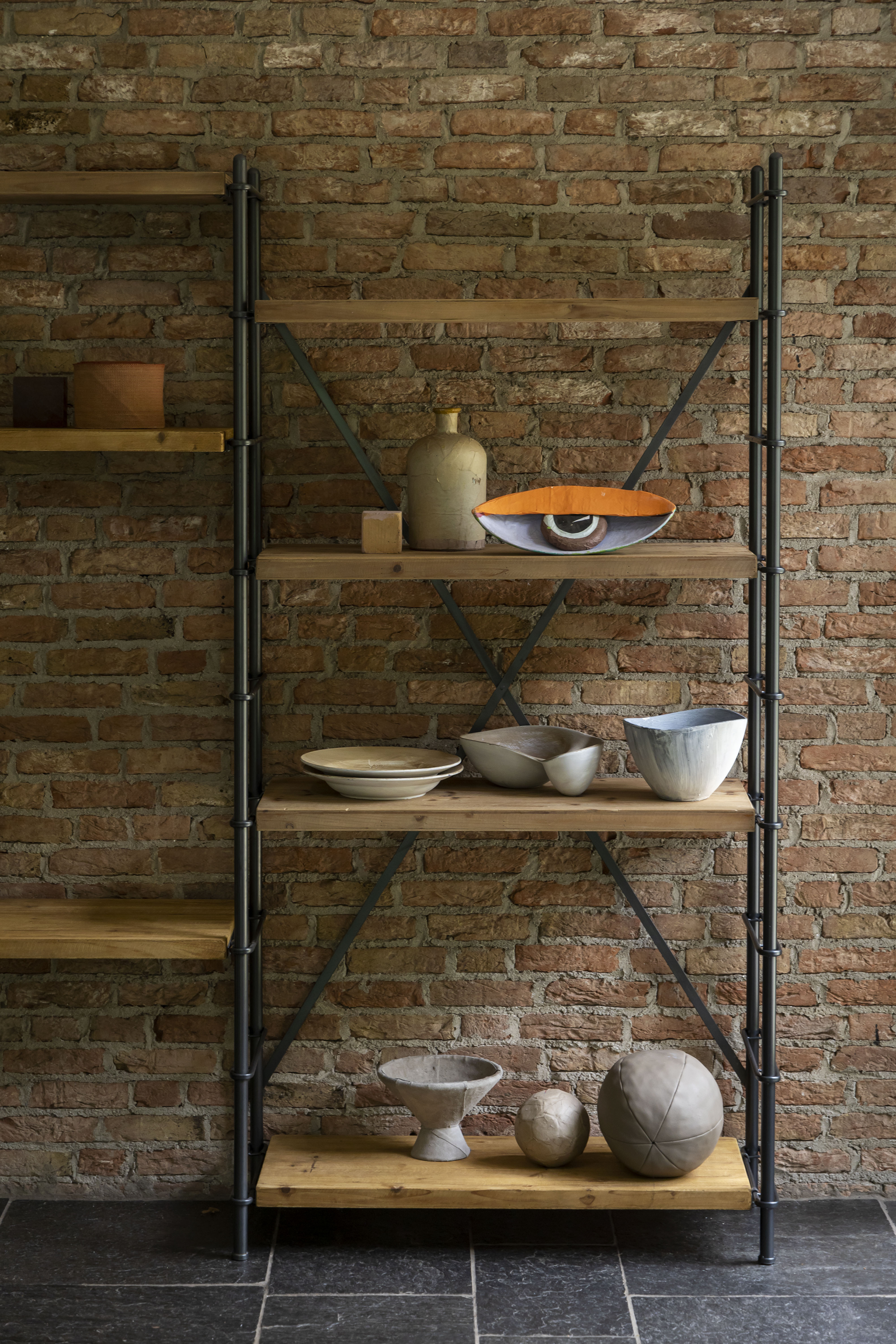 Shelf iron