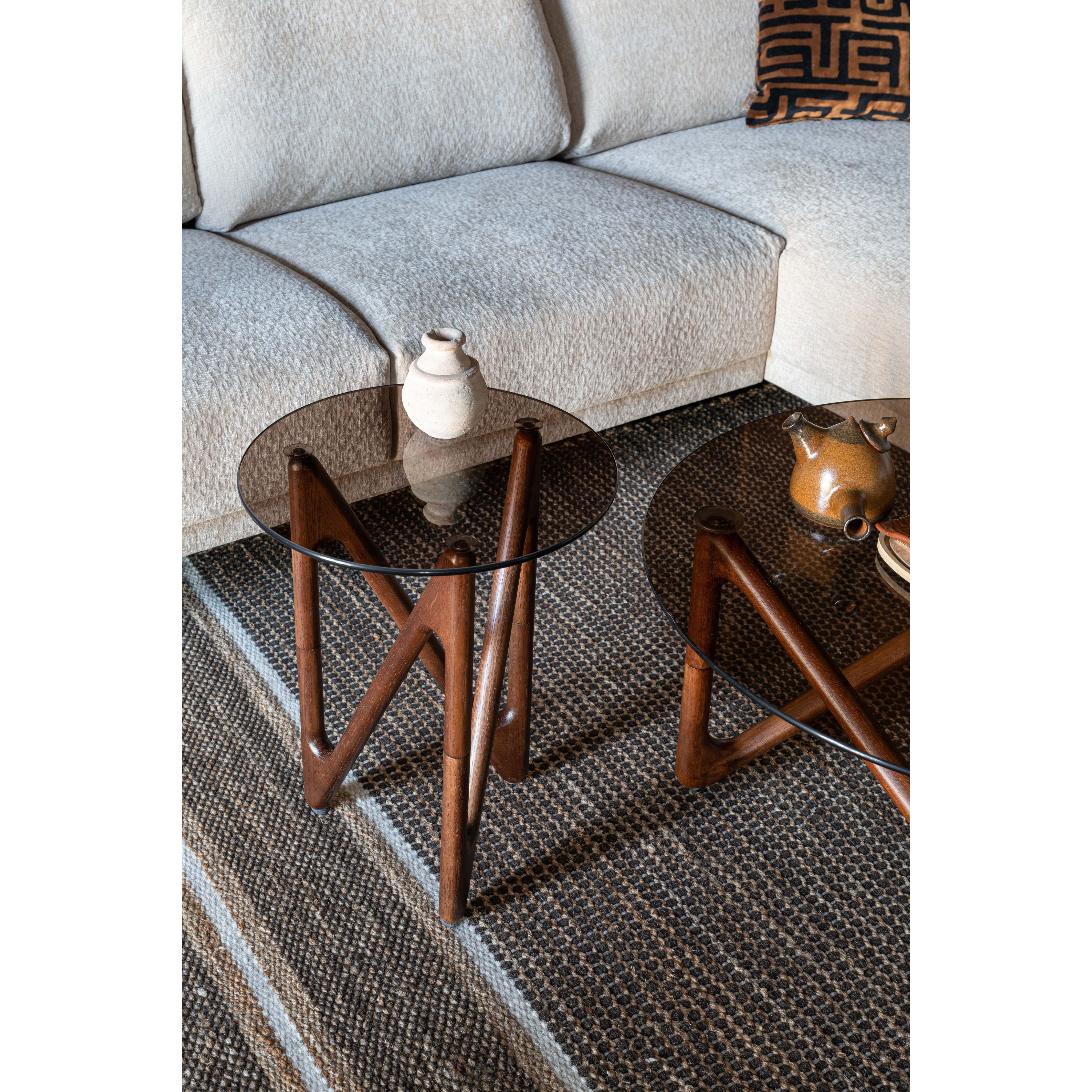 Sidetable naia walnut