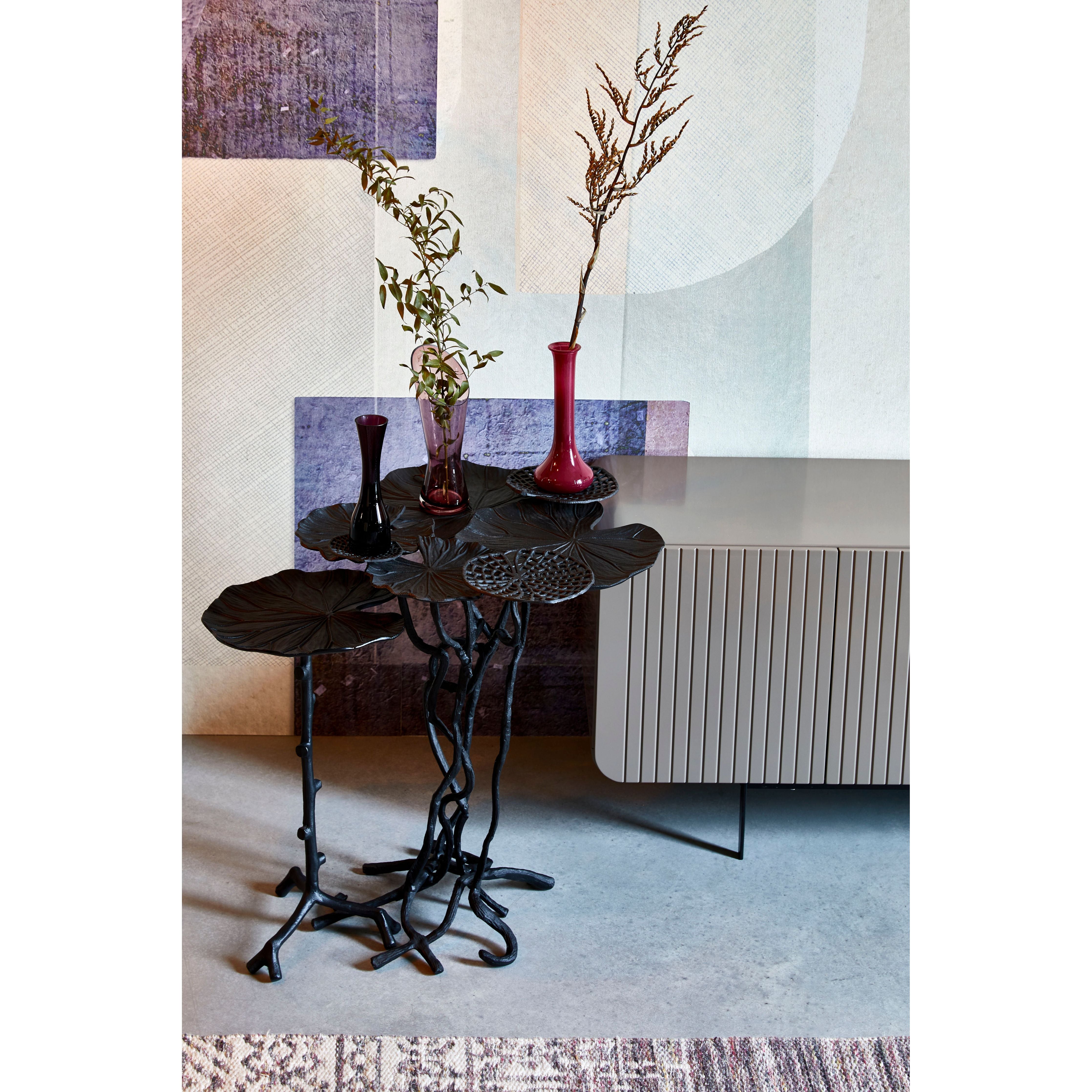 Side table lily single black