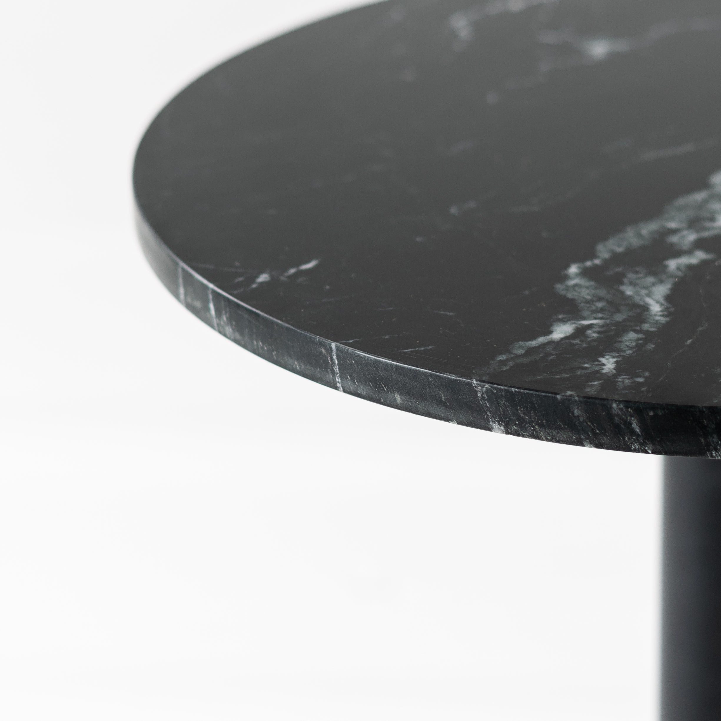Kick side table Marble round high