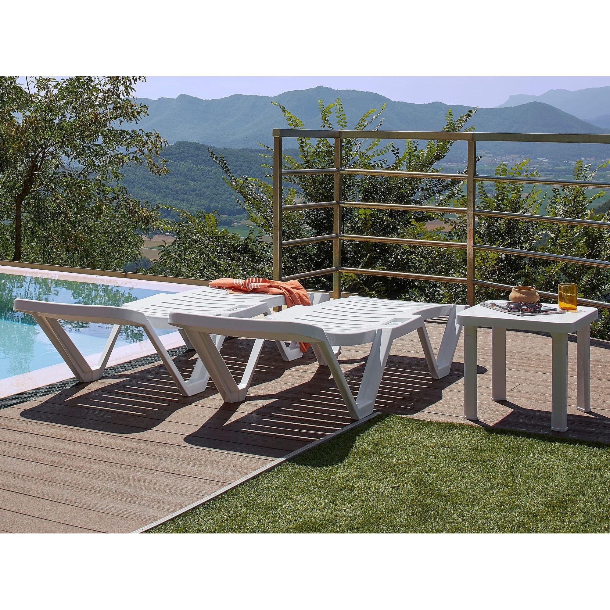 Garbar Andorra outdoor side table 47x47 white