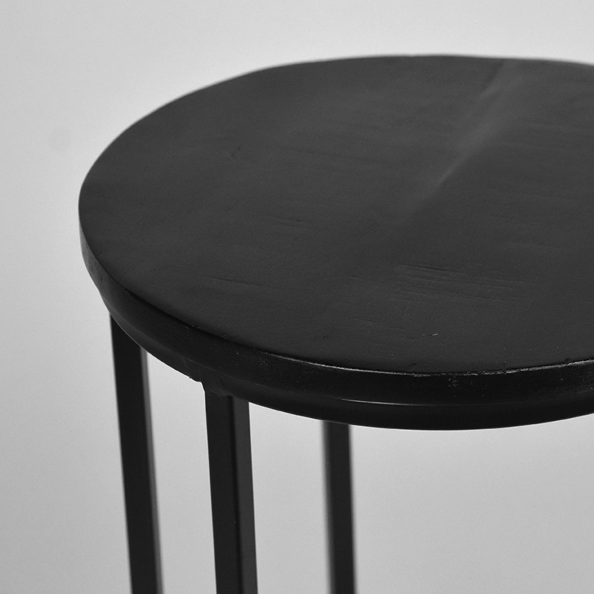 LABEL51 Motion side table - Black - Mango wood
